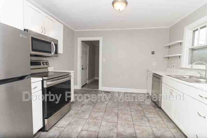 640 Lupton Dr - Photo 4 of 15