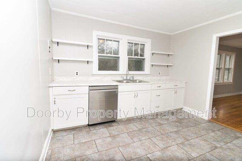 640 Lupton Dr - Photo 5 of 15