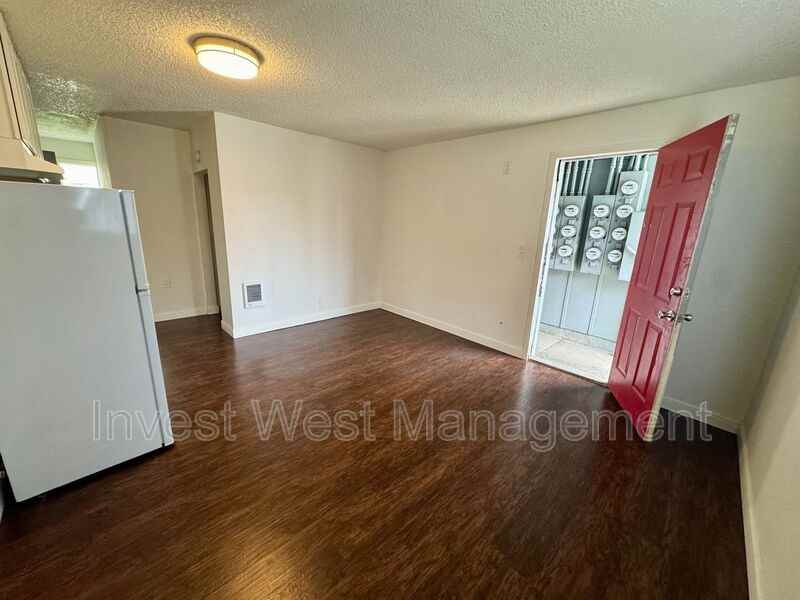 1960 33rd Ave #6B - Photo 3 of 9