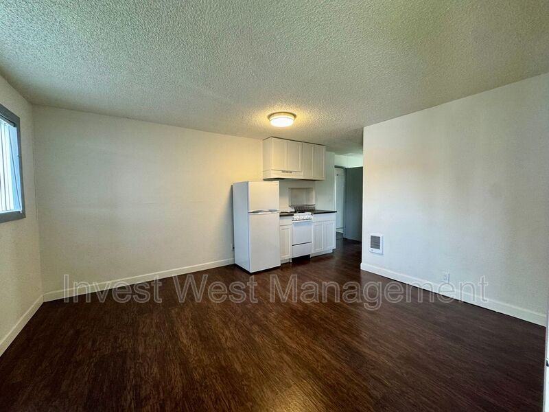 1960 33rd Ave #6B - Photo 4 of 9