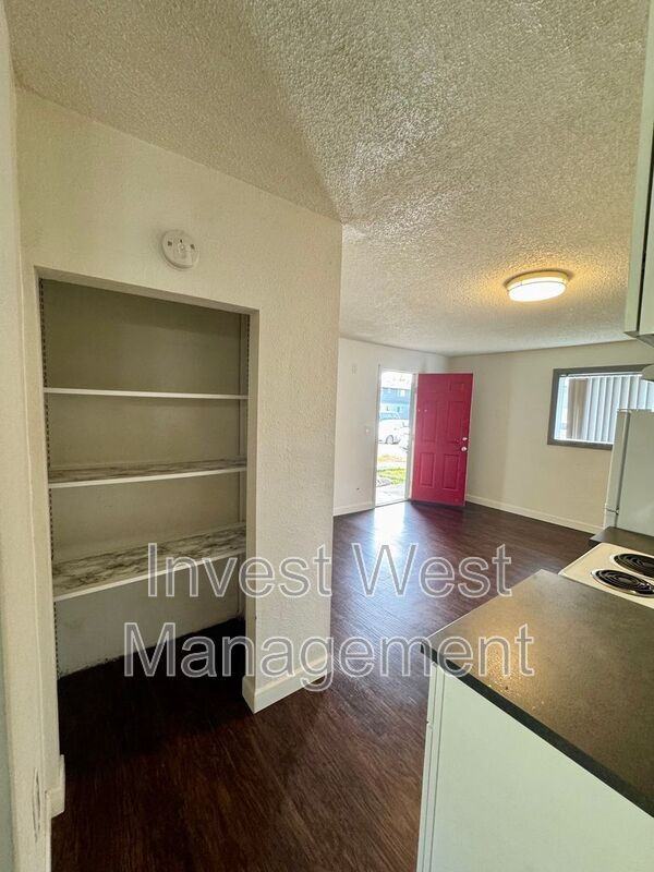 1960 33rd Ave #6B - Photo 6 of 9