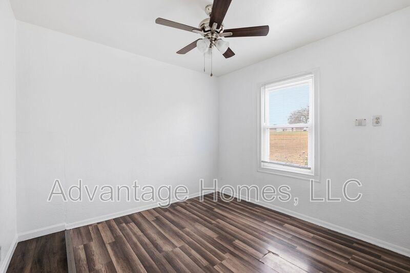 1109 North Scott Avenue #3 - Photo 3 of 12