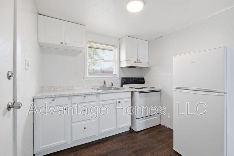 1109 North Scott Avenue #3 - Photo 4 of 12