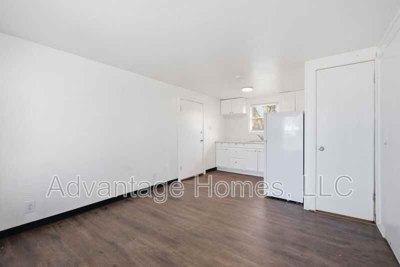 1109 North Scott Avenue #3 - Photo 5 of 12