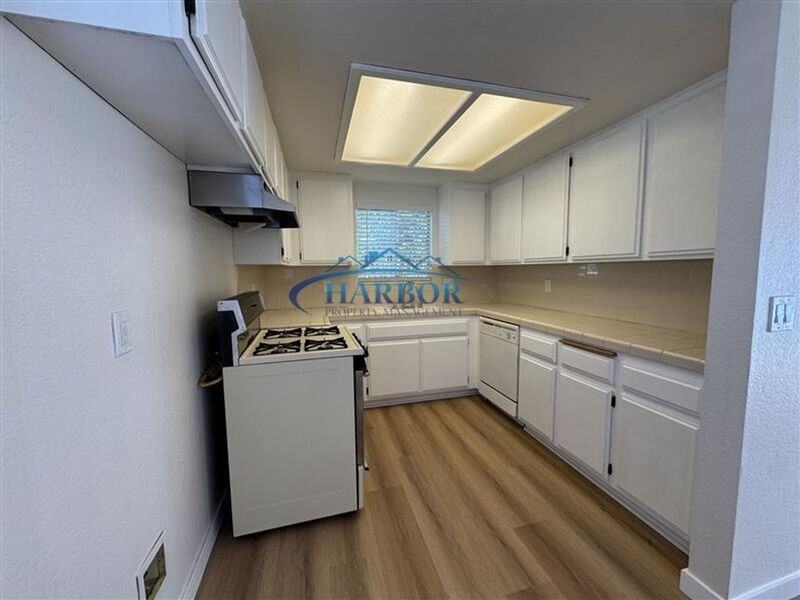 961 W 1st St #B - Photo 3 of 15