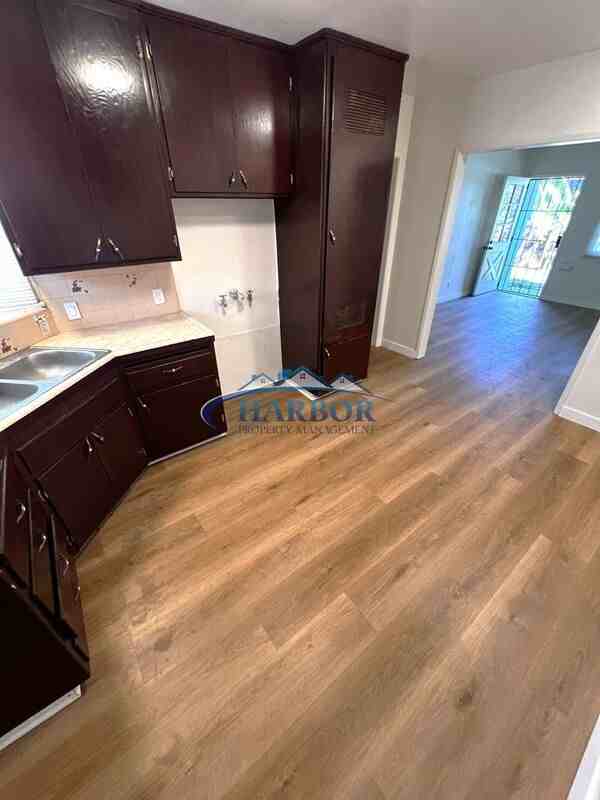 10019 Felton Ave - Photo 3 of 11