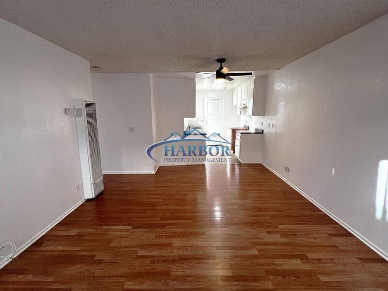 1621 E 5th St #4 - Photo 2 of 9