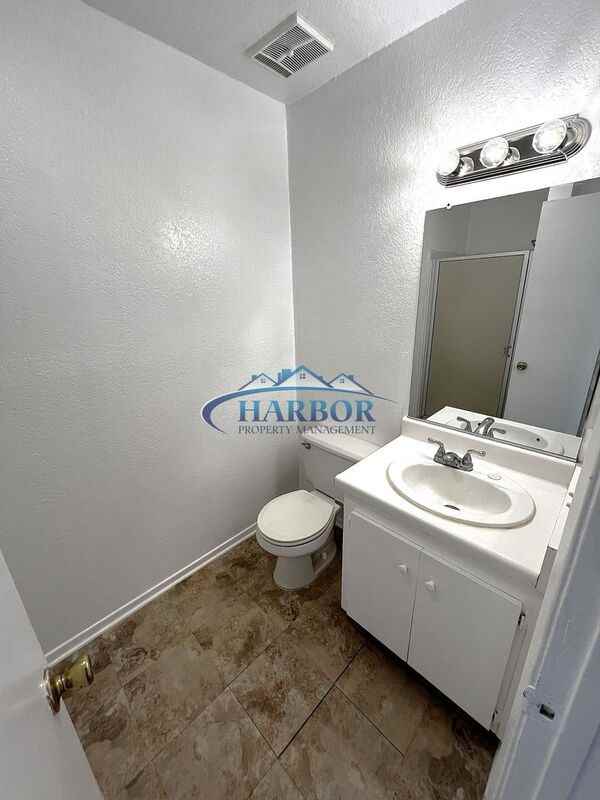 1621 E 5th St #4 - Photo 3 of 9