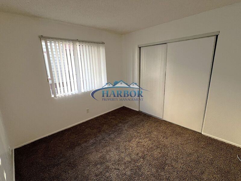 1621 E 5th St #4 - Photo 6 of 9