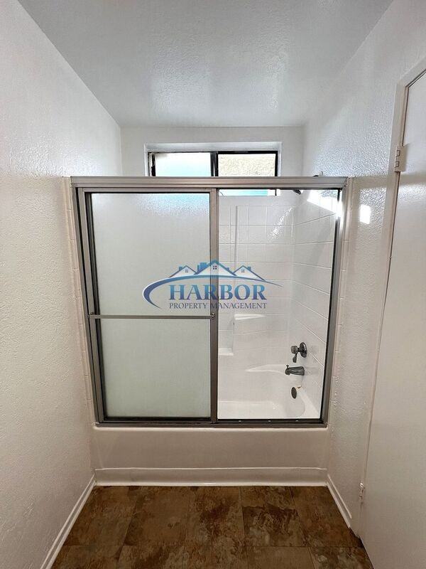 1621 E 5th St #4 - Photo 7 of 9