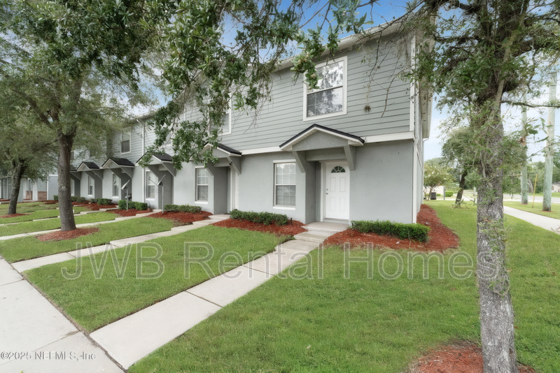 8400 Mcgirts Village Ln - Photo 2 of 26