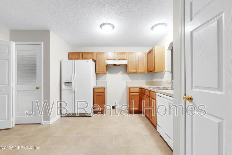 8400 Mcgirts Village Ln - Photo 4 of 26