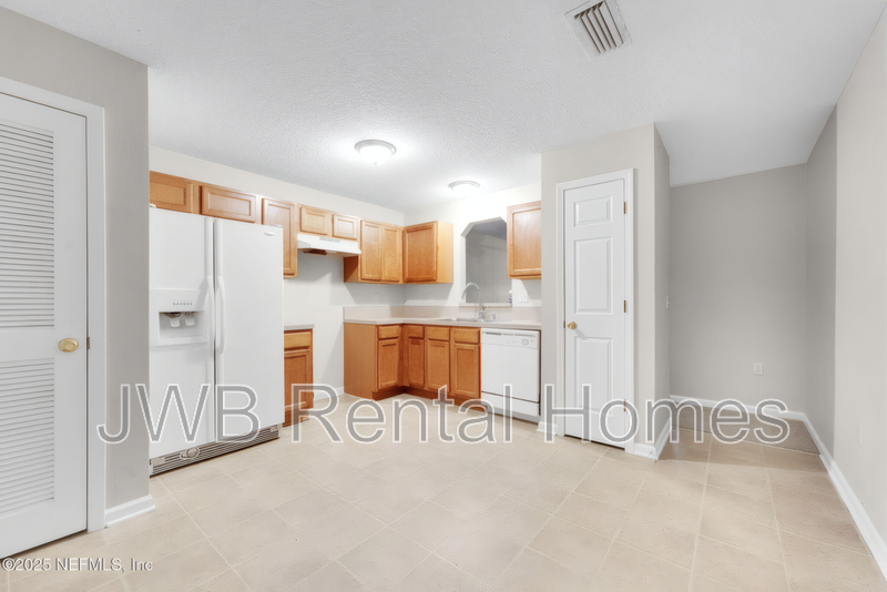 8400 Mcgirts Village Ln - Photo 5 of 26