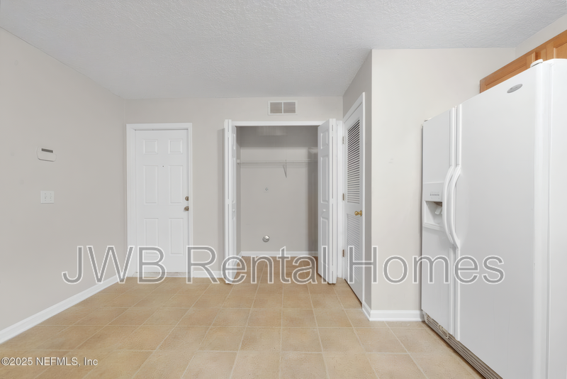 8400 Mcgirts Village Ln - Photo 6 of 26