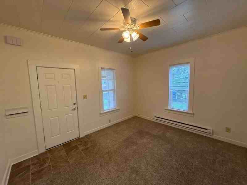 1560 Bellevue St Se - Photo 5 of 27