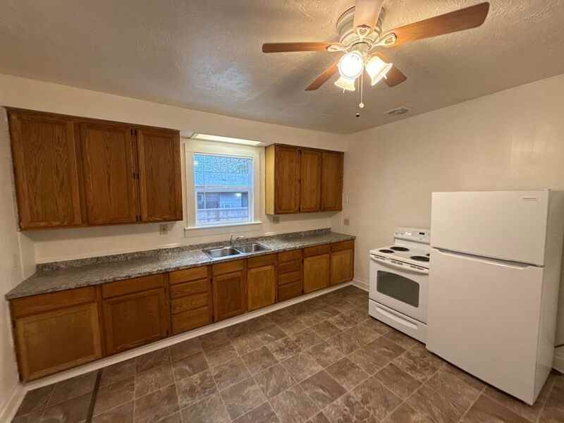 1560 Bellevue St Se - Photo 6 of 27