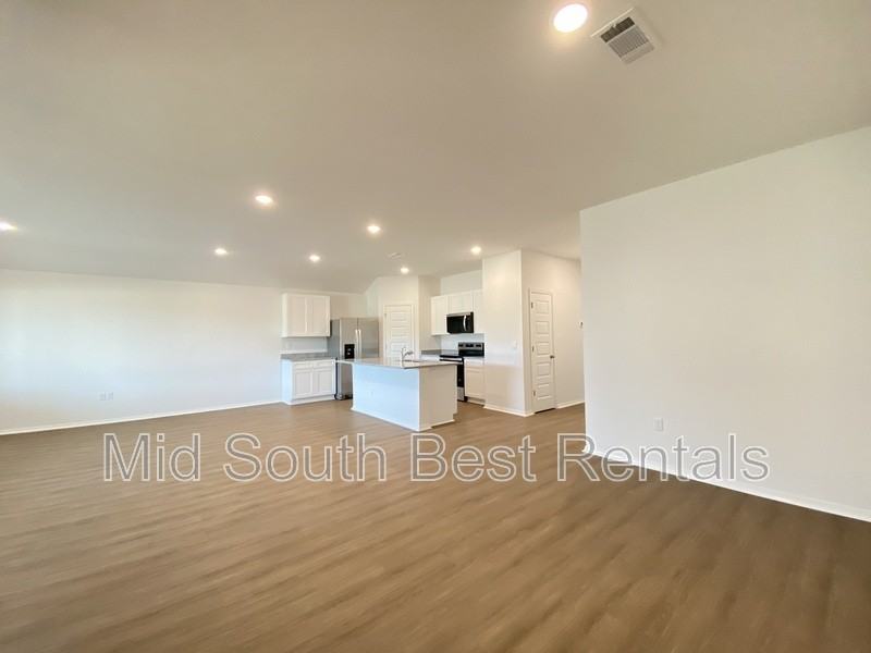 84 Kelton Lane - Photo 3 of 15