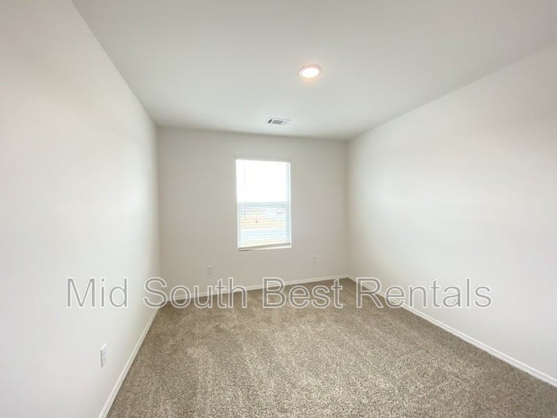 92 Kelton Lane - Photo 3 of 6