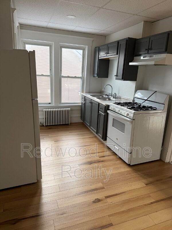2901 Maple Ave - Photo 2 of 9