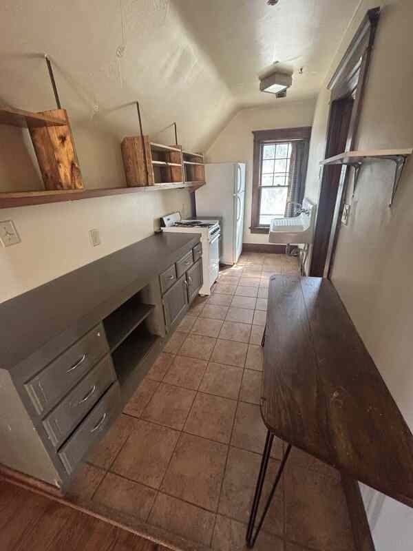 1345 E St #2 - Photo 4 of 9