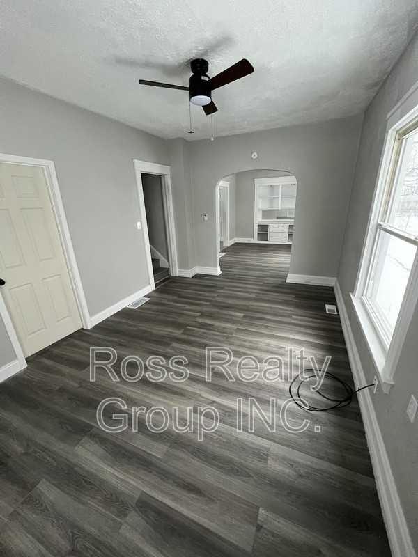 1040 Campbell Street - Photo 2 of 7