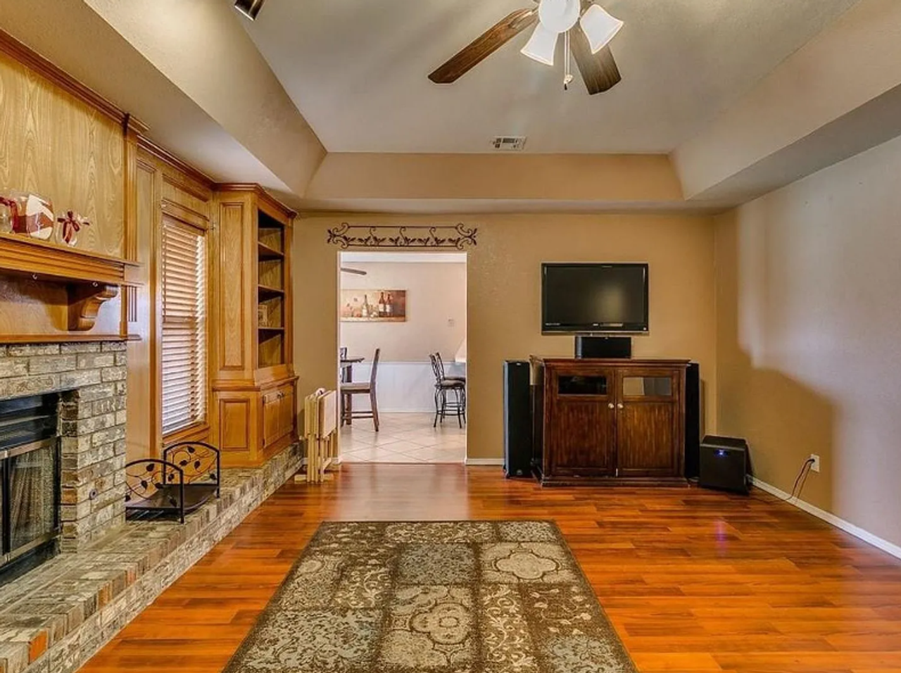 8301 Azurewood Dr - Photo 4 of 26