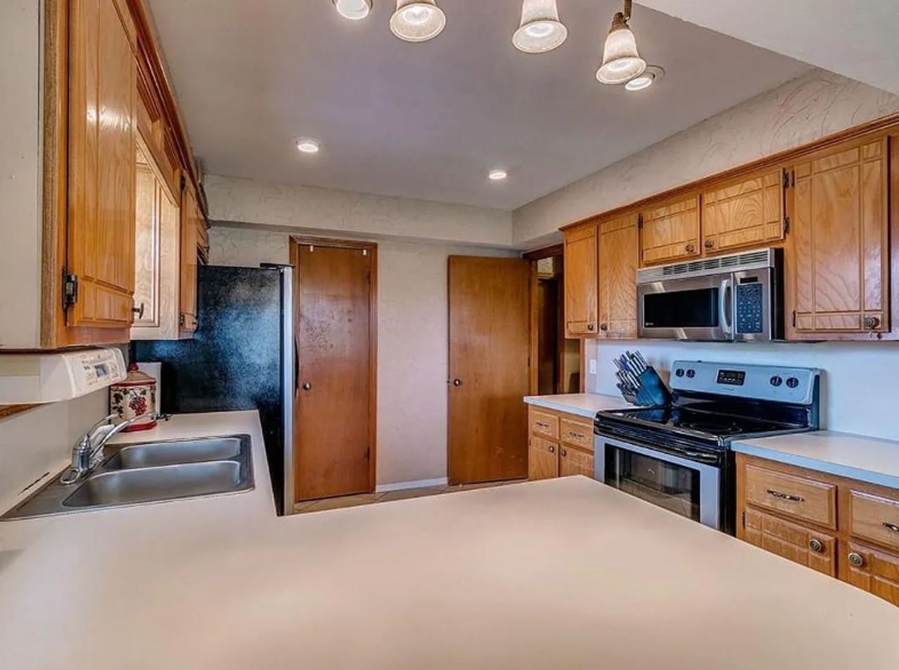 8301 Azurewood Dr - Photo 5 of 26