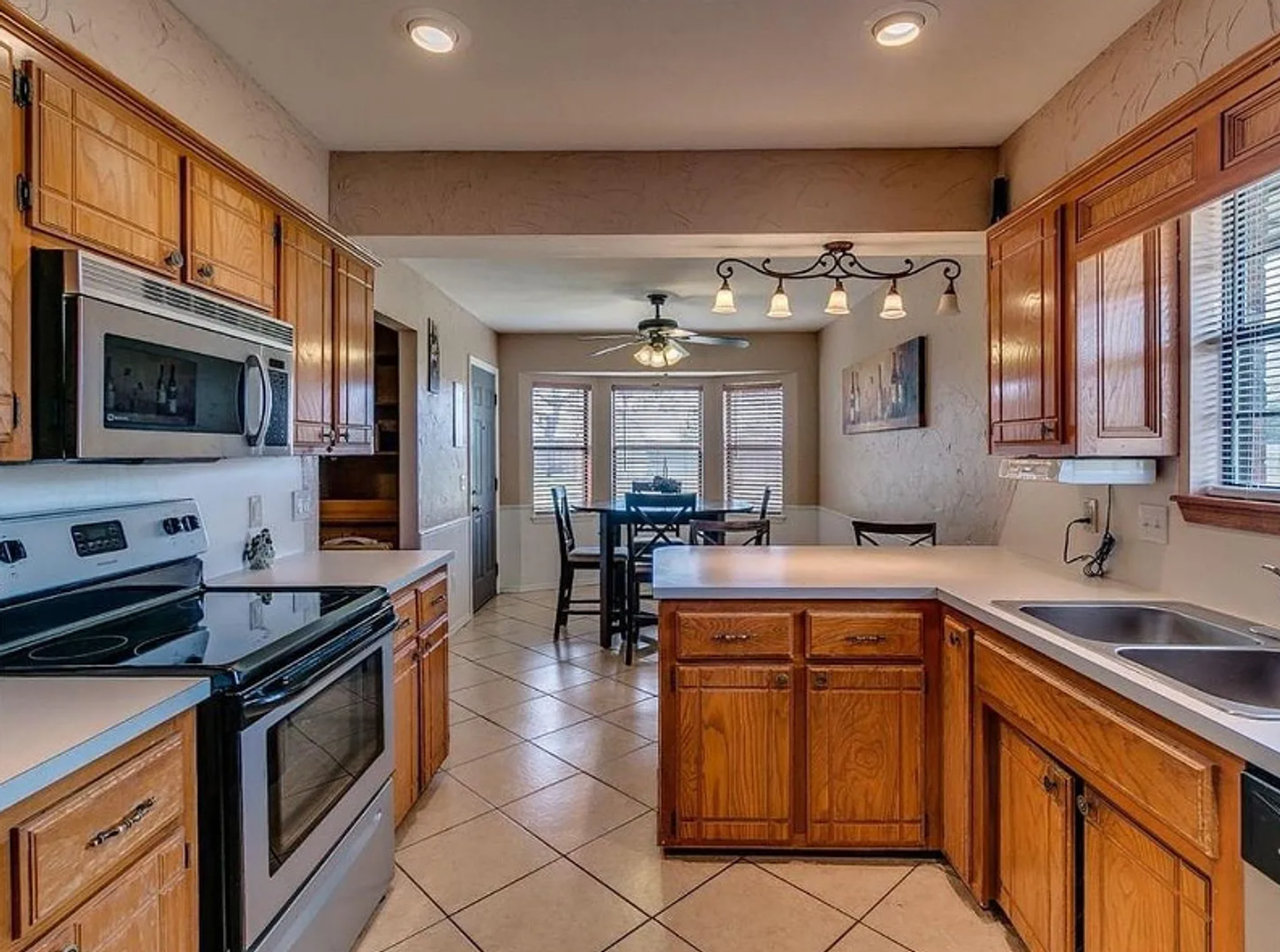 8301 Azurewood Dr - Photo 6 of 26