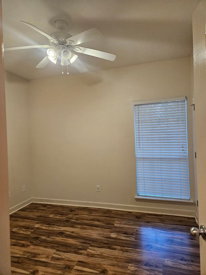 7726 Falcon Cir - Photo 7 of 50