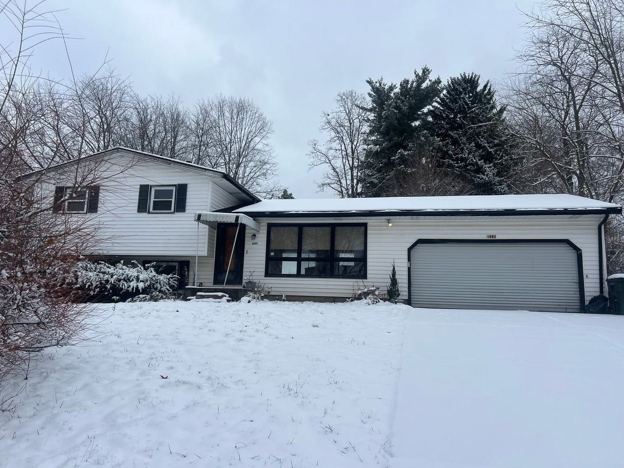 6880 Pinecrest Avenue Northeast