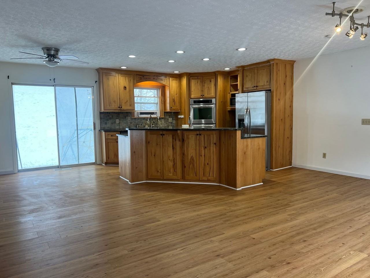 6880 Pinecrest St Ne - Photo 2 of 16