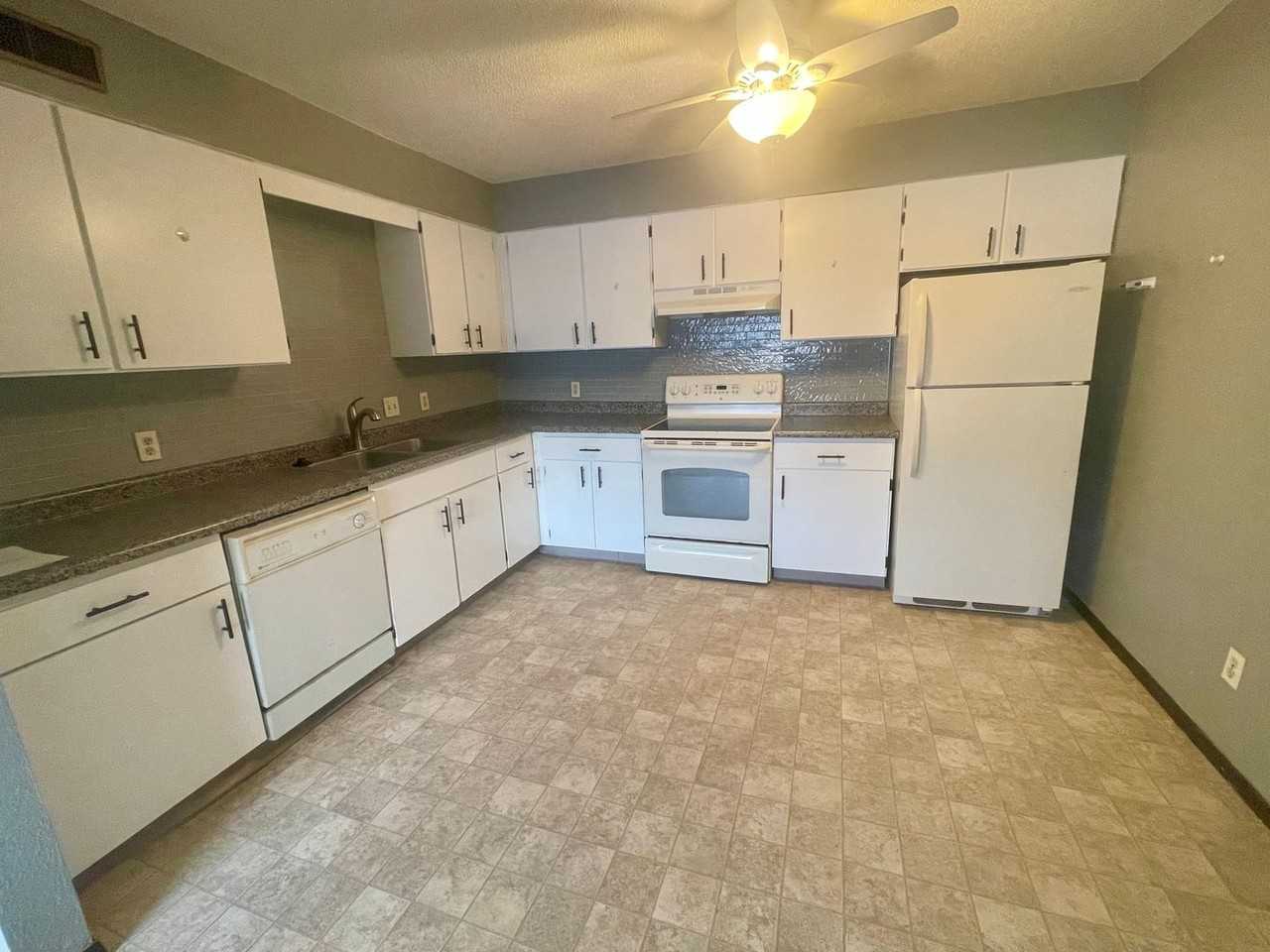 3108 Sycamore Ter - Photo 4 of 7