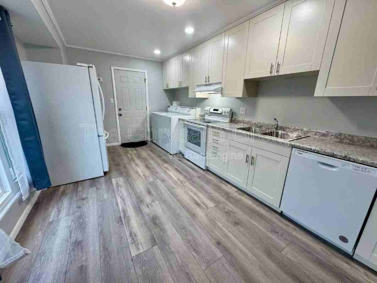 1711 Wright St - Photo 2 of 10