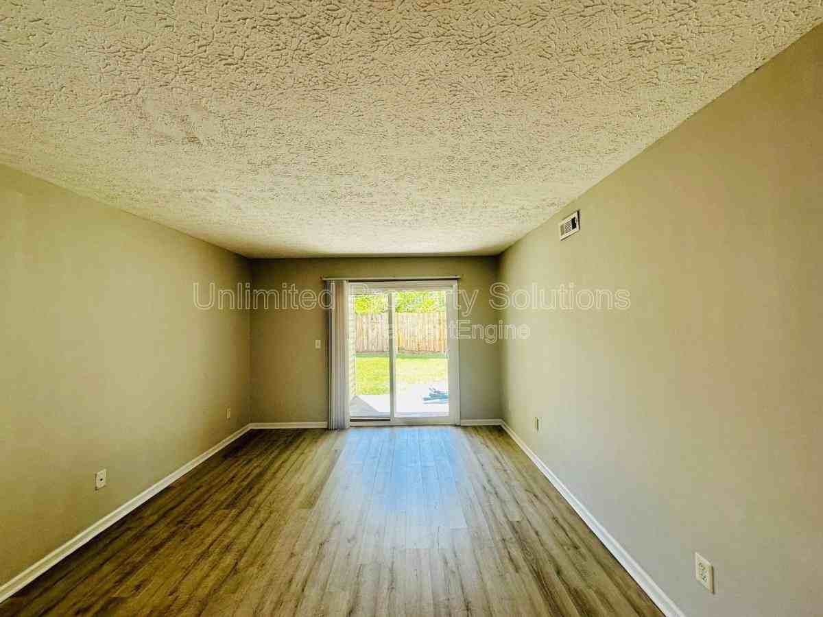 205 Sunn Aire Ct #A - Photo 6 of 10