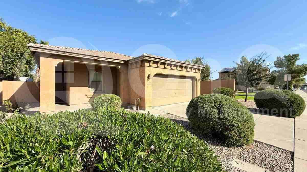 864 E Jacob St - Photo 2 of 10