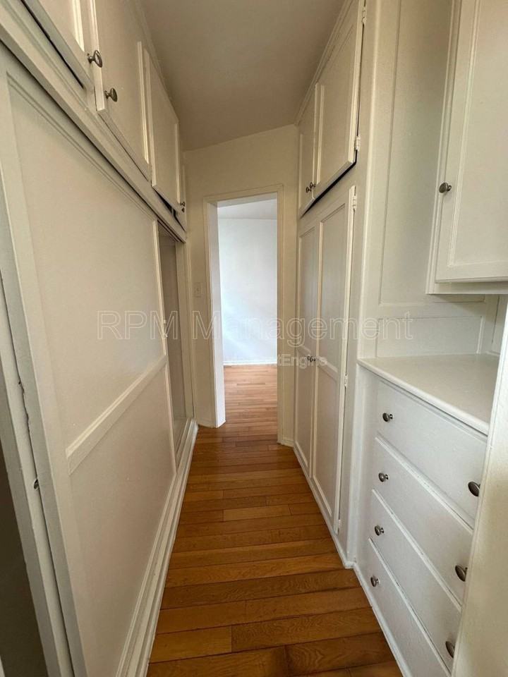 1737 N Sycamore Ave #112 - Photo 2 of 6