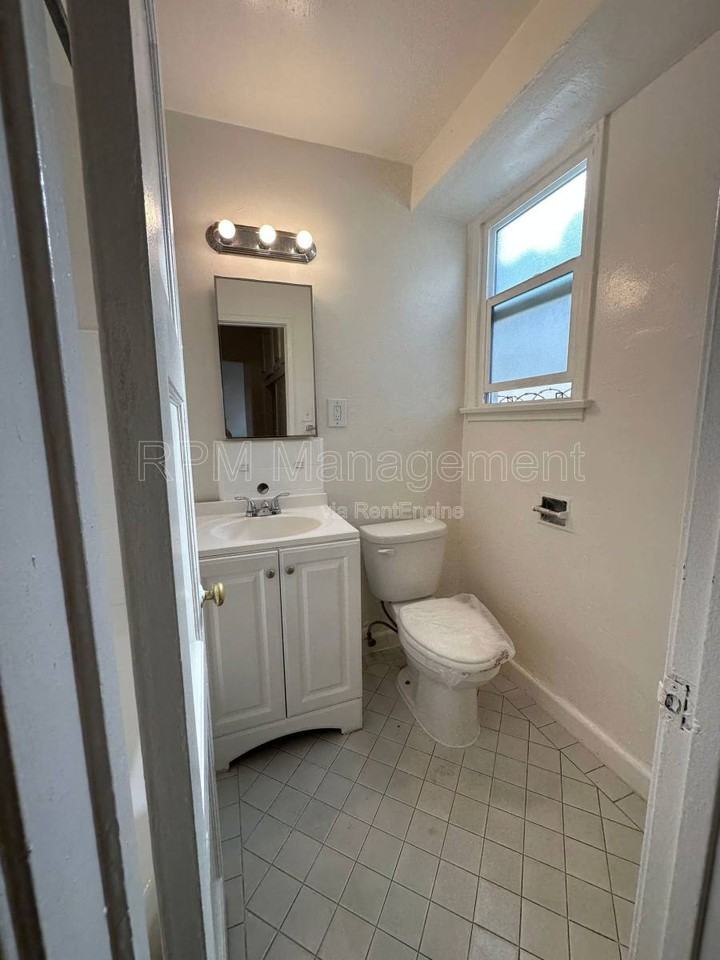 1737 N Sycamore Ave #112 - Photo 5 of 6