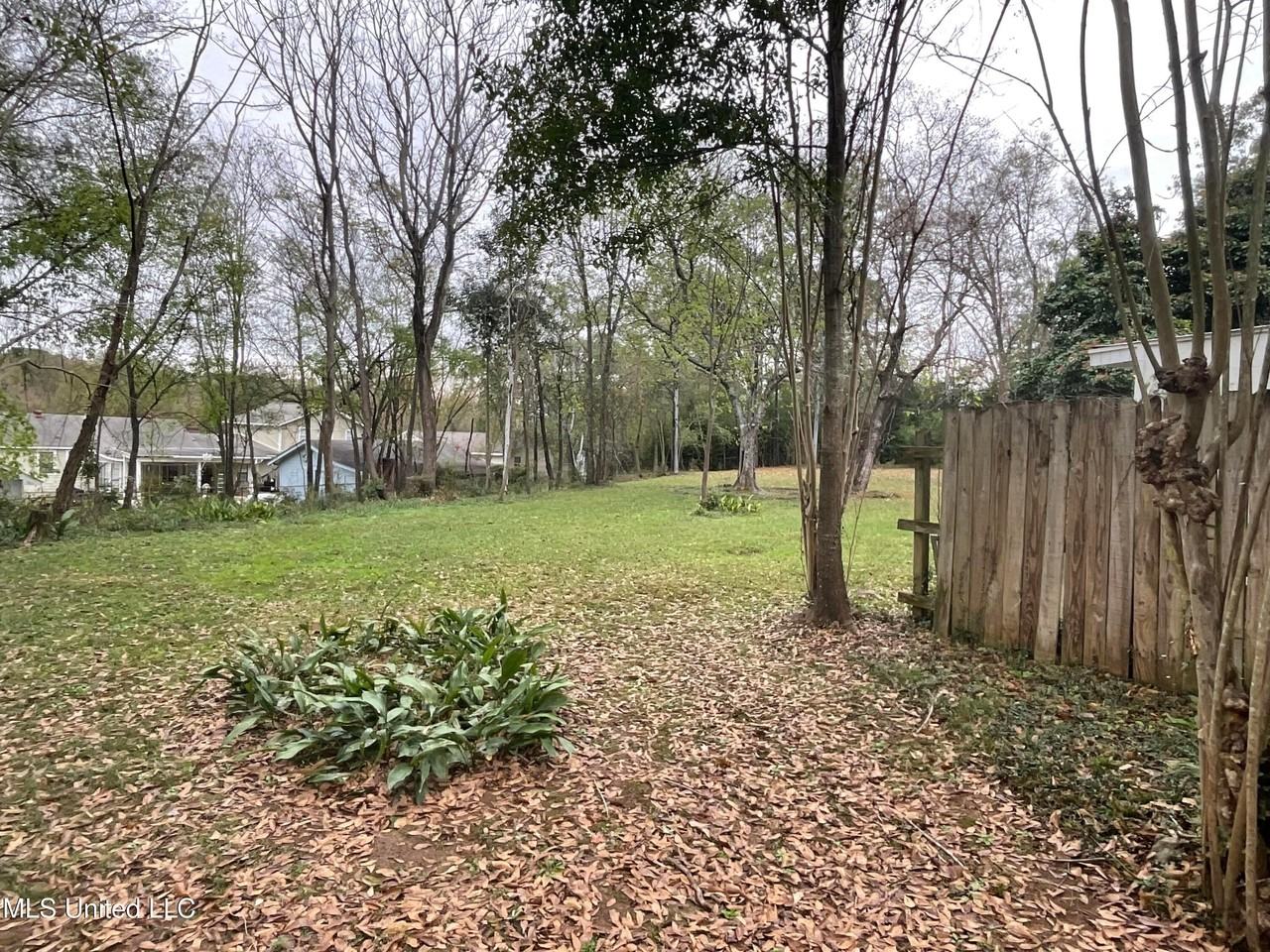 102 Midway Drive - Photo 3 of 13