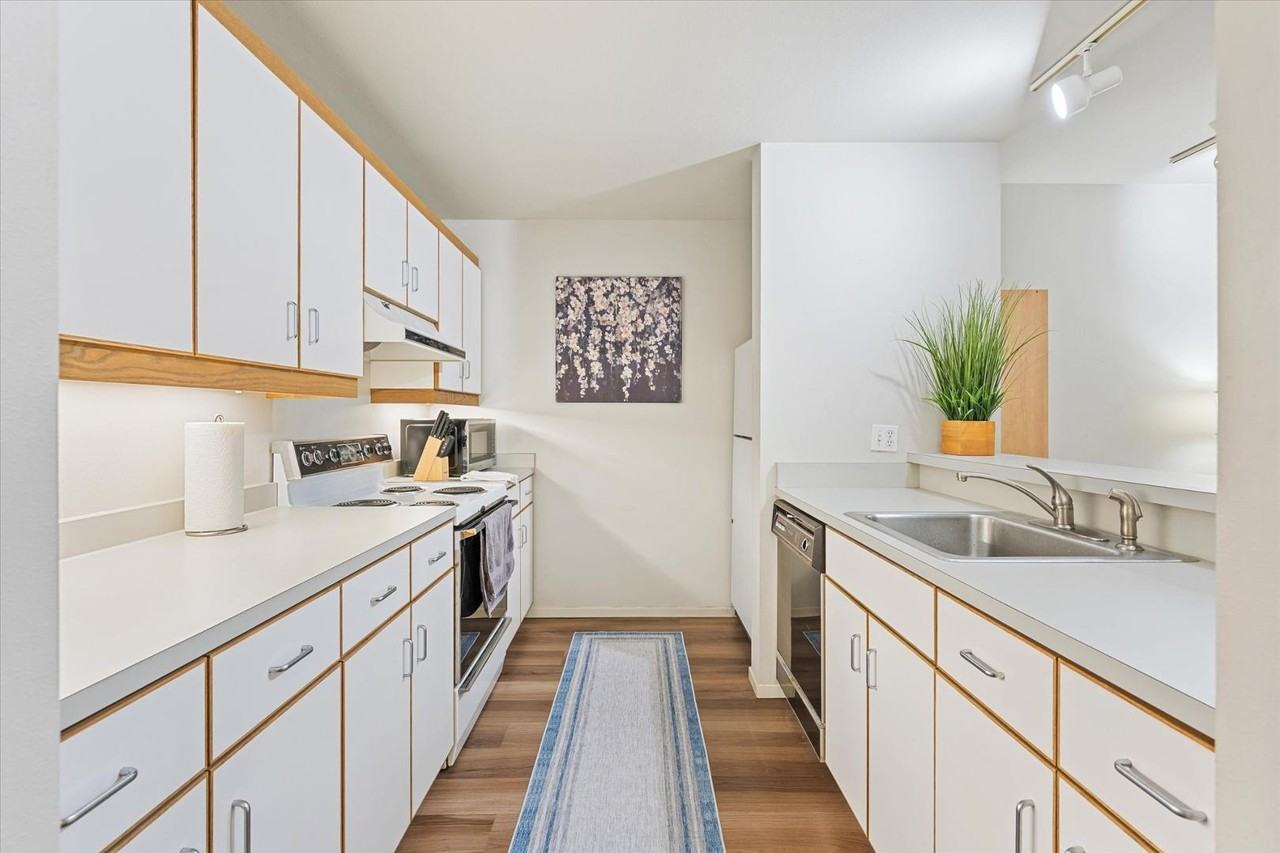 1710 South Harbor Way #202 - Photo 5 of 23