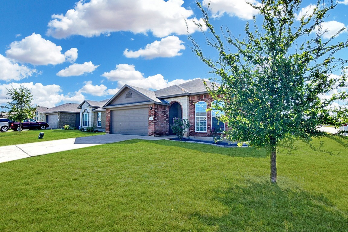 1019 Abbey Rdg - Photo 3 of 17