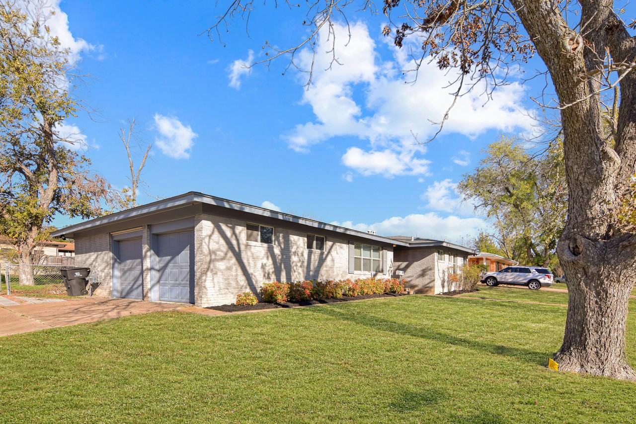 202 E Victory Ave - Photo 3 of 22