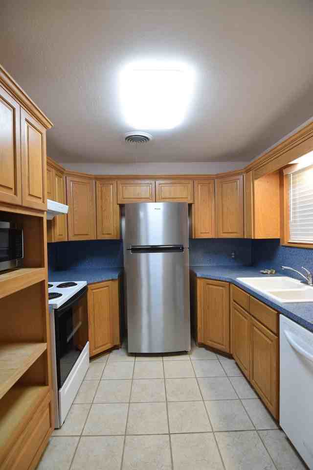 202 E Victory Ave - Photo 4 of 22