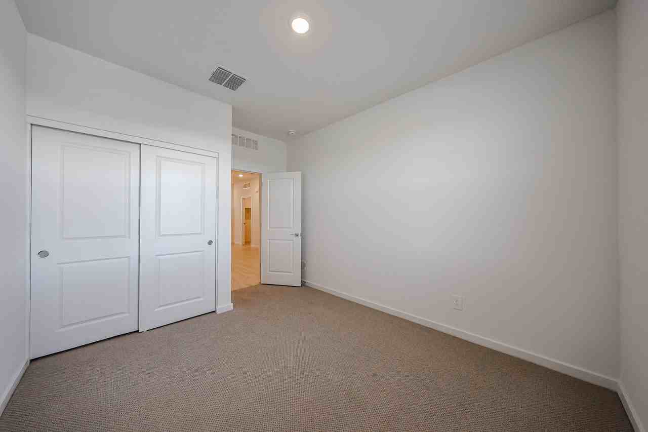 15940 West Gray Fox Trail - Photo 7 of 50