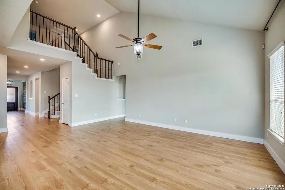 5610 Haven Way - Photo 3 of 33