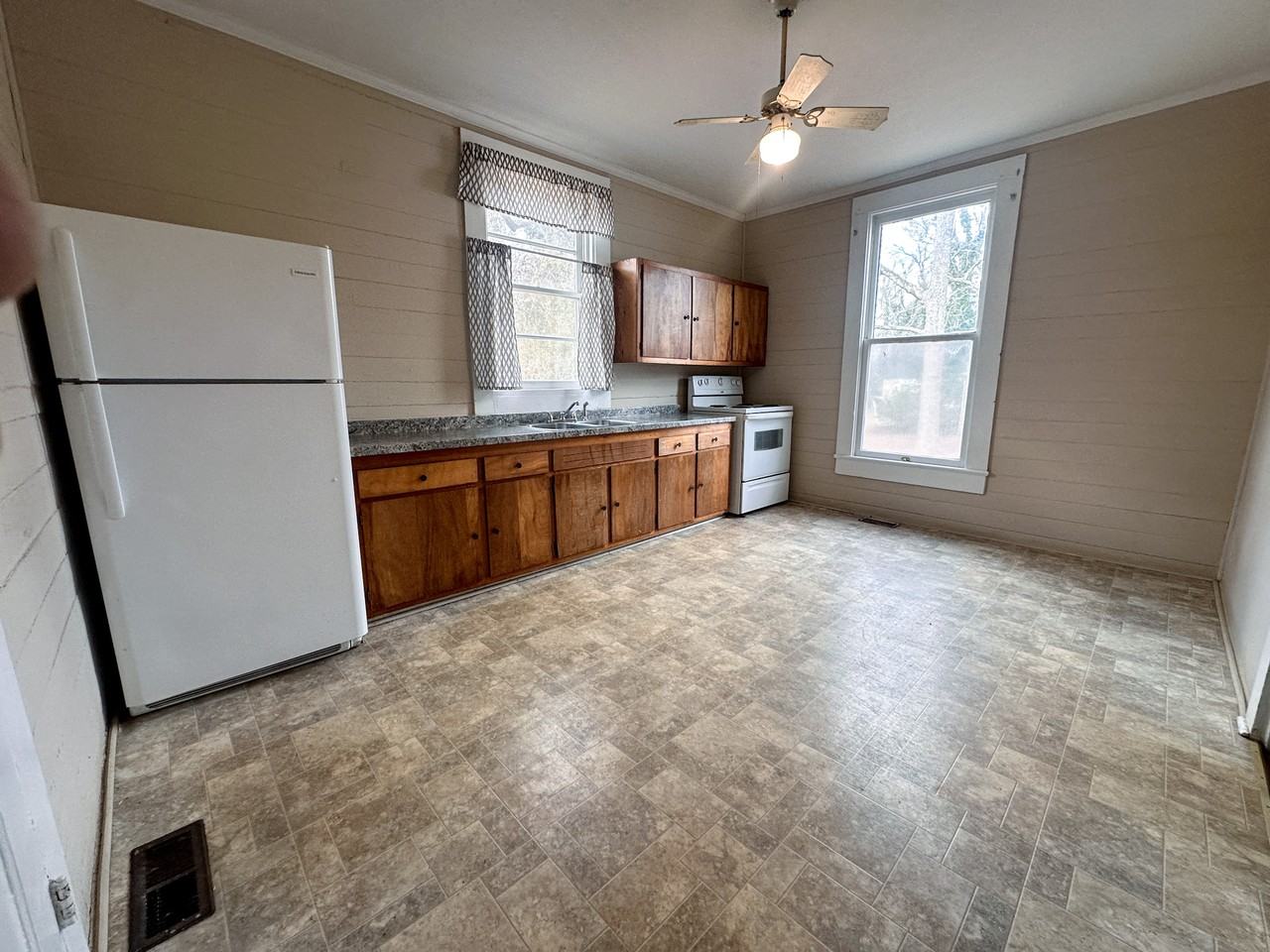 112B Peachtree St - Photo 5 of 14