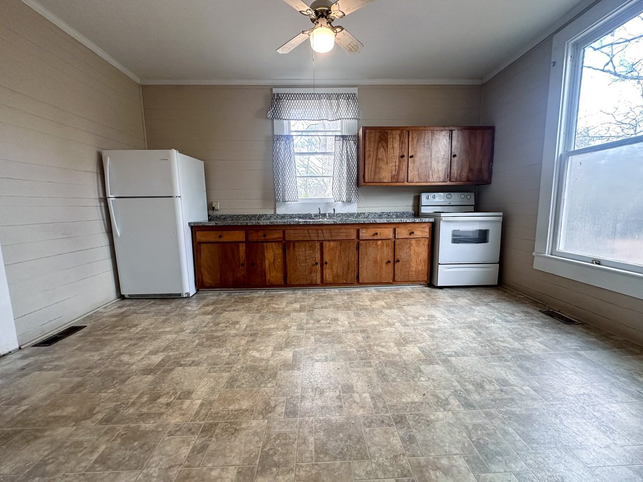 112B Peachtree St - Photo 6 of 14