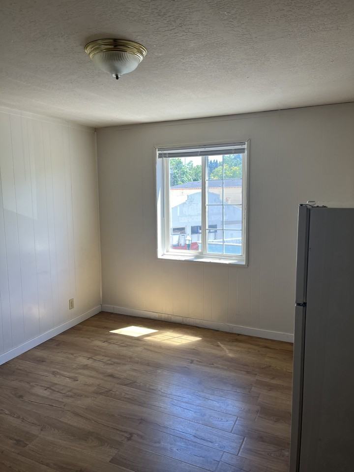 108 Main St - Photo 5 of 10