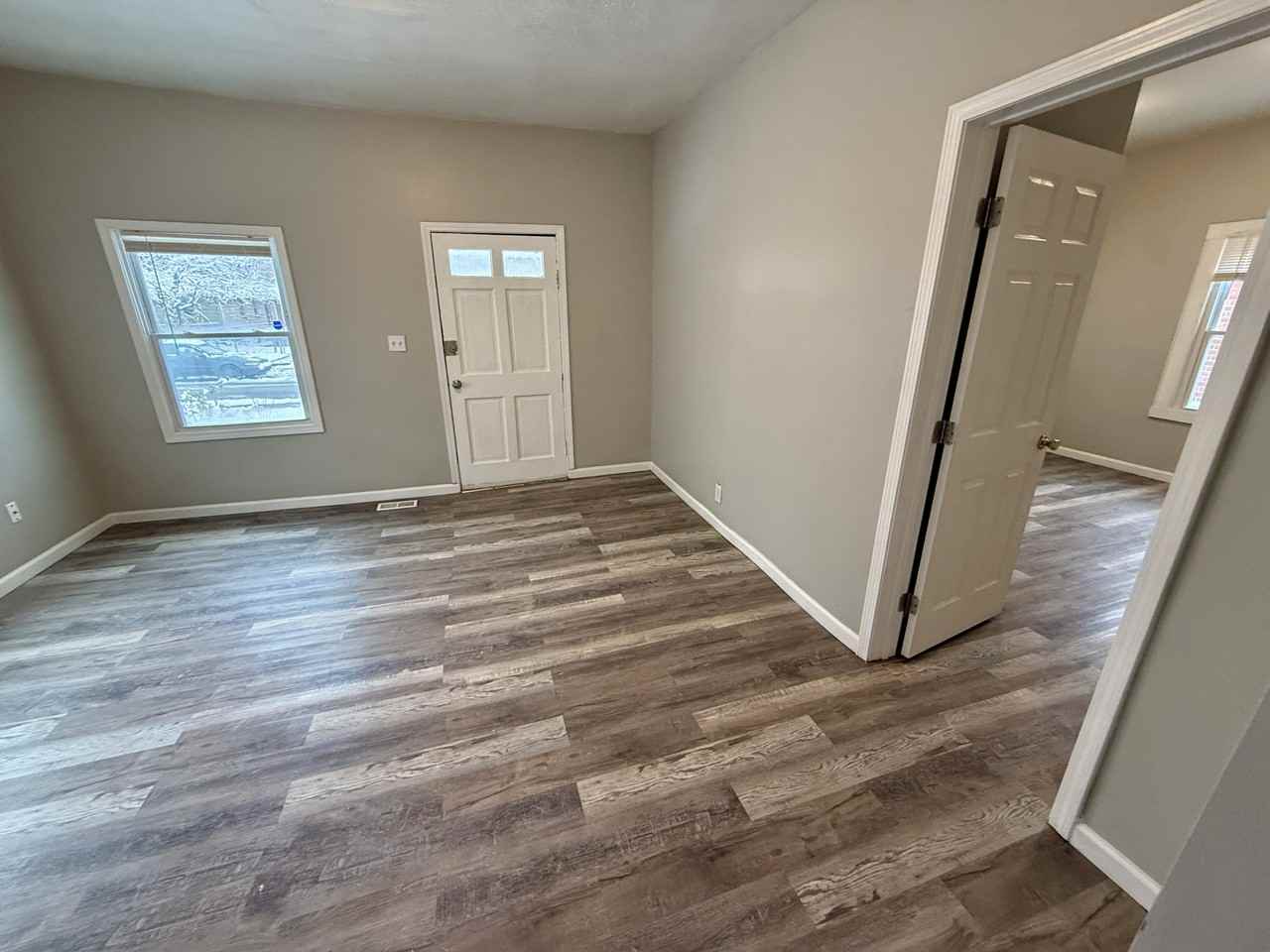 3627 Parthenia Ave - Photo 3 of 15