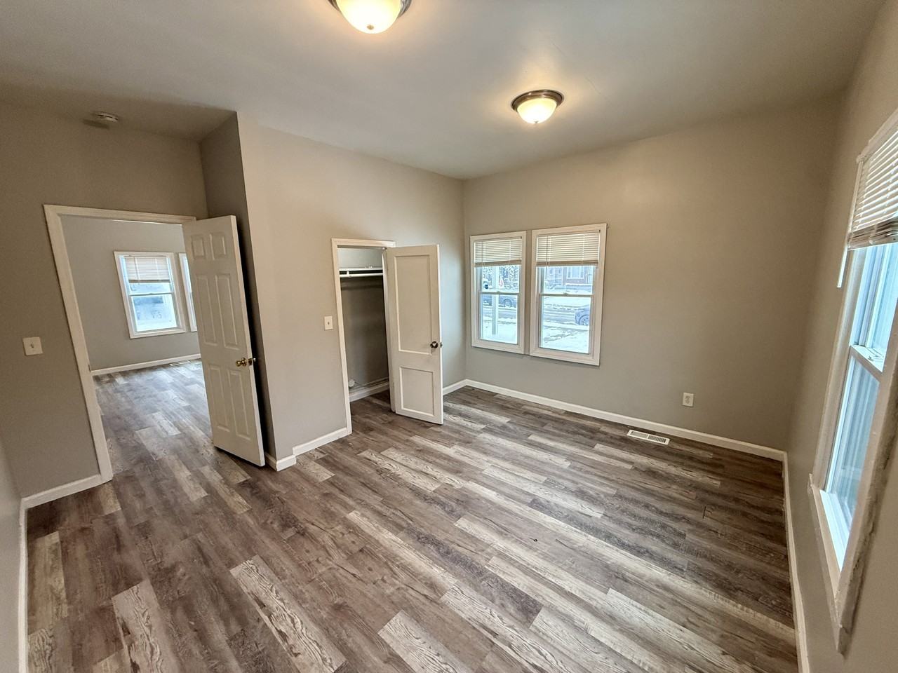 3627 Parthenia Ave - Photo 4 of 15