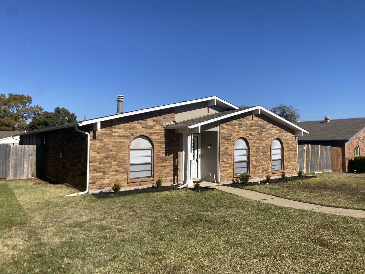 5060 Walker Dr - Photo 2 of 17